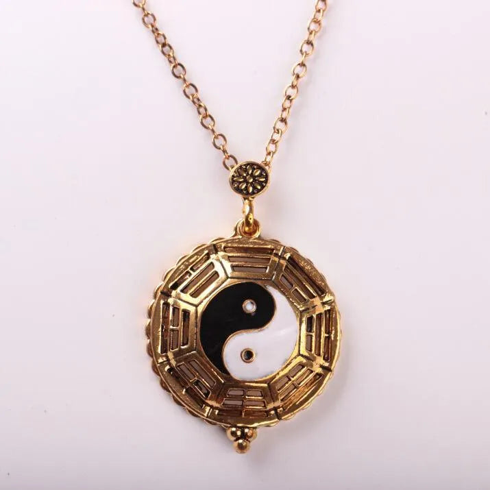Vintage Magnifying Glass Golden Necklace